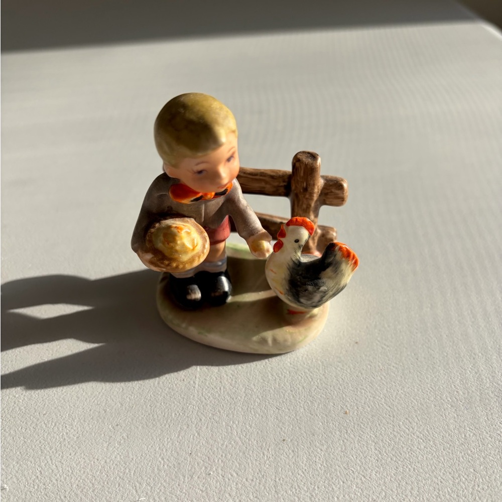 Vintage Nippon Yoko Boeki Co Boy Feeding Chicken 1950s Hummel Inspired Japan - Picture 2 of 7